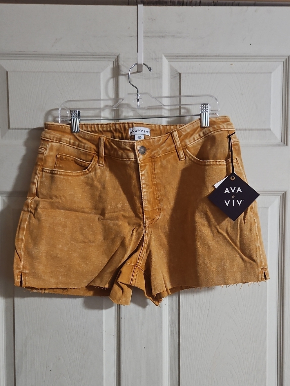 AVA & VIV MID RISE RUST DENIM SHORTS: 4 IN INSEAM: NEW WITH TAGS: SIZE 14W